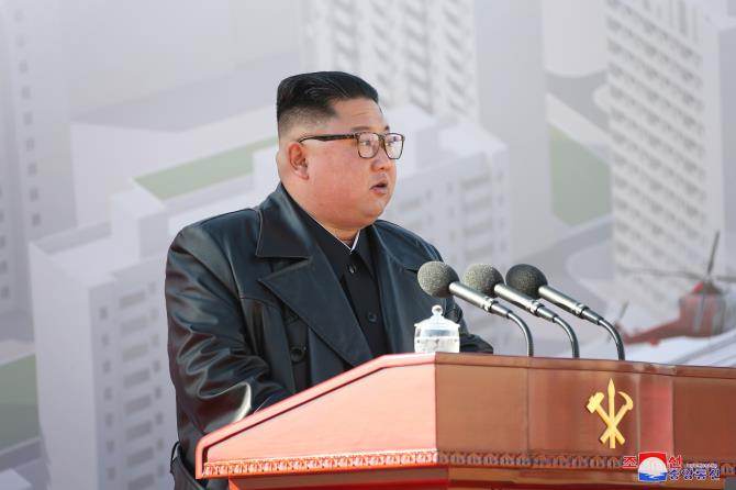 경애하는 최고령도자 김정은동지께서 평양종합병원건설 착공식에서 연설을 하시였다